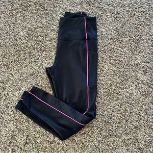 Love her leggings 7/8